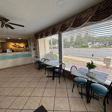 Hole Inn The Wall Hotel - Fort Walton Beach - Sunset Plaza - Nearby Beaches & Hurlburt Екстериор снимка
