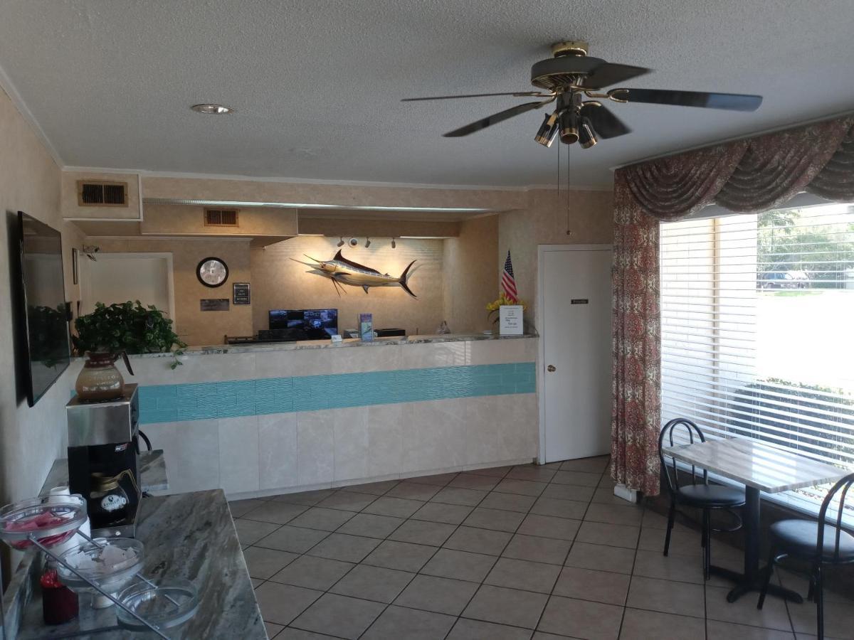 Hole Inn The Wall Hotel - Fort Walton Beach - Sunset Plaza - Nearby Beaches & Hurlburt Екстериор снимка