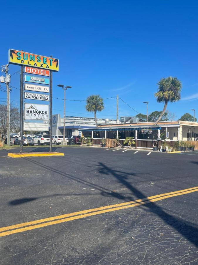Hole Inn The Wall Hotel - Fort Walton Beach - Sunset Plaza - Nearby Beaches & Hurlburt Екстериор снимка
