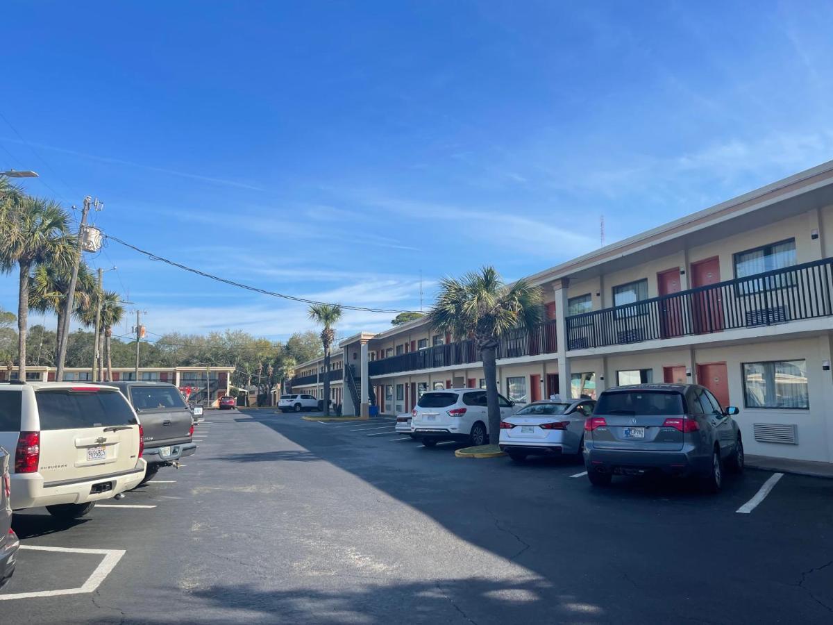 Hole Inn The Wall Hotel - Fort Walton Beach - Sunset Plaza - Nearby Beaches & Hurlburt Екстериор снимка