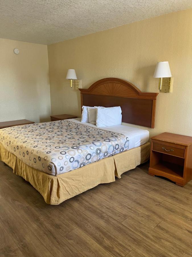 Hole Inn The Wall Hotel - Fort Walton Beach - Sunset Plaza - Nearby Beaches & Hurlburt Екстериор снимка