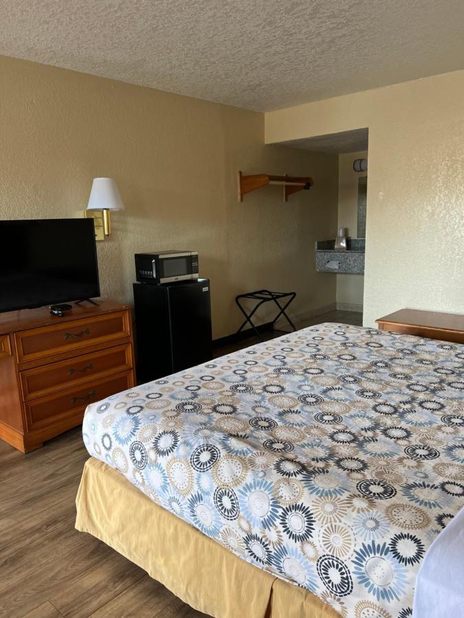 Hole Inn The Wall Hotel - Fort Walton Beach - Sunset Plaza - Nearby Beaches & Hurlburt Екстериор снимка