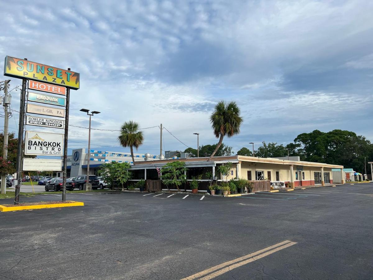 Hole Inn The Wall Hotel - Fort Walton Beach - Sunset Plaza - Nearby Beaches & Hurlburt Екстериор снимка