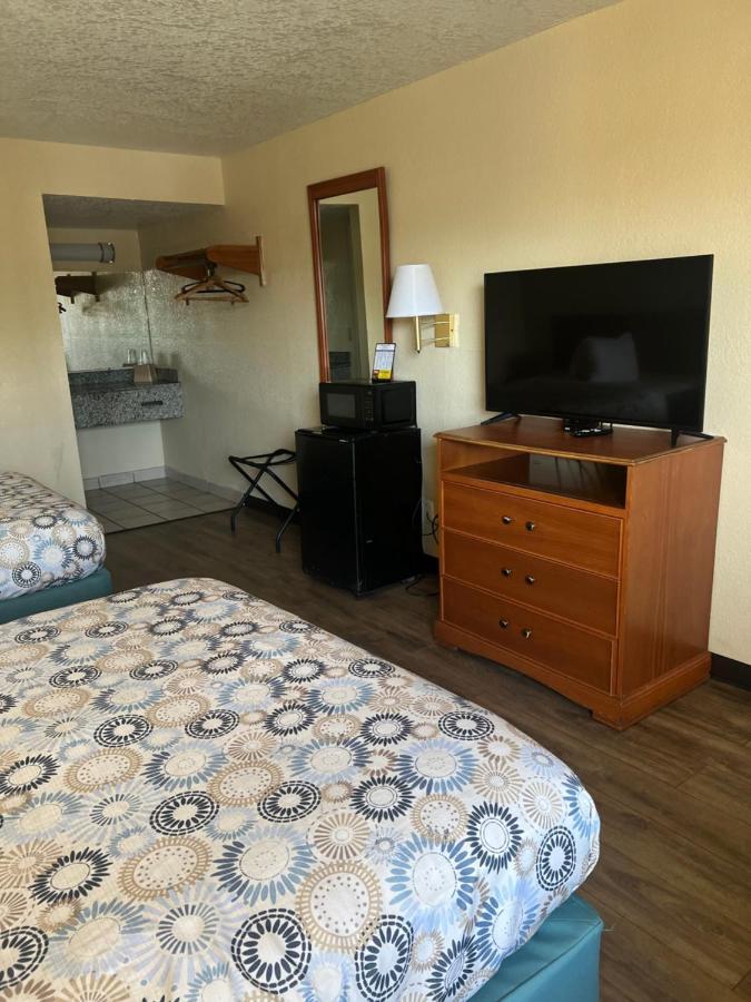 Hole Inn The Wall Hotel - Fort Walton Beach - Sunset Plaza - Nearby Beaches & Hurlburt Екстериор снимка