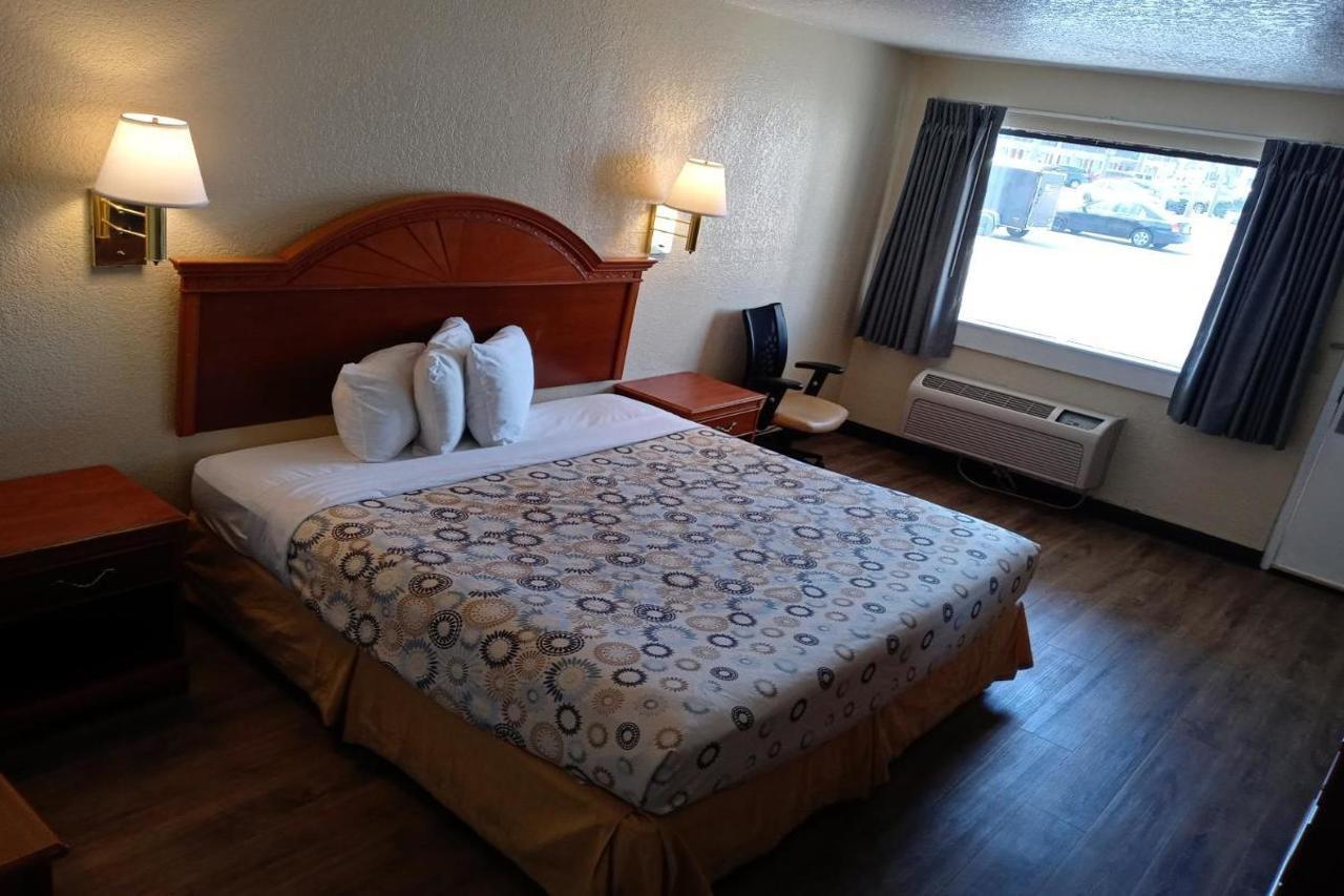 Hole Inn The Wall Hotel - Fort Walton Beach - Sunset Plaza - Nearby Beaches & Hurlburt Екстериор снимка