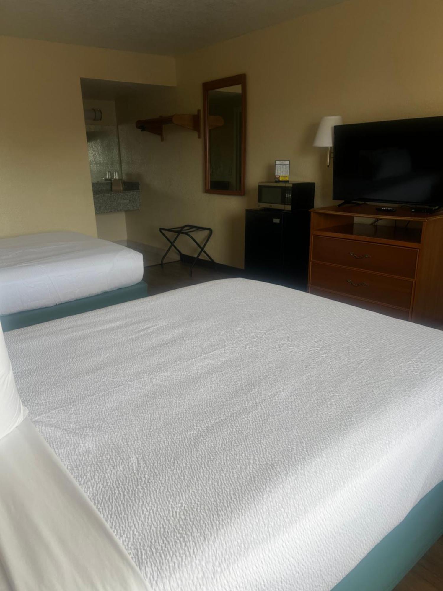 Hole Inn The Wall Hotel - Fort Walton Beach - Sunset Plaza - Nearby Beaches & Hurlburt Екстериор снимка