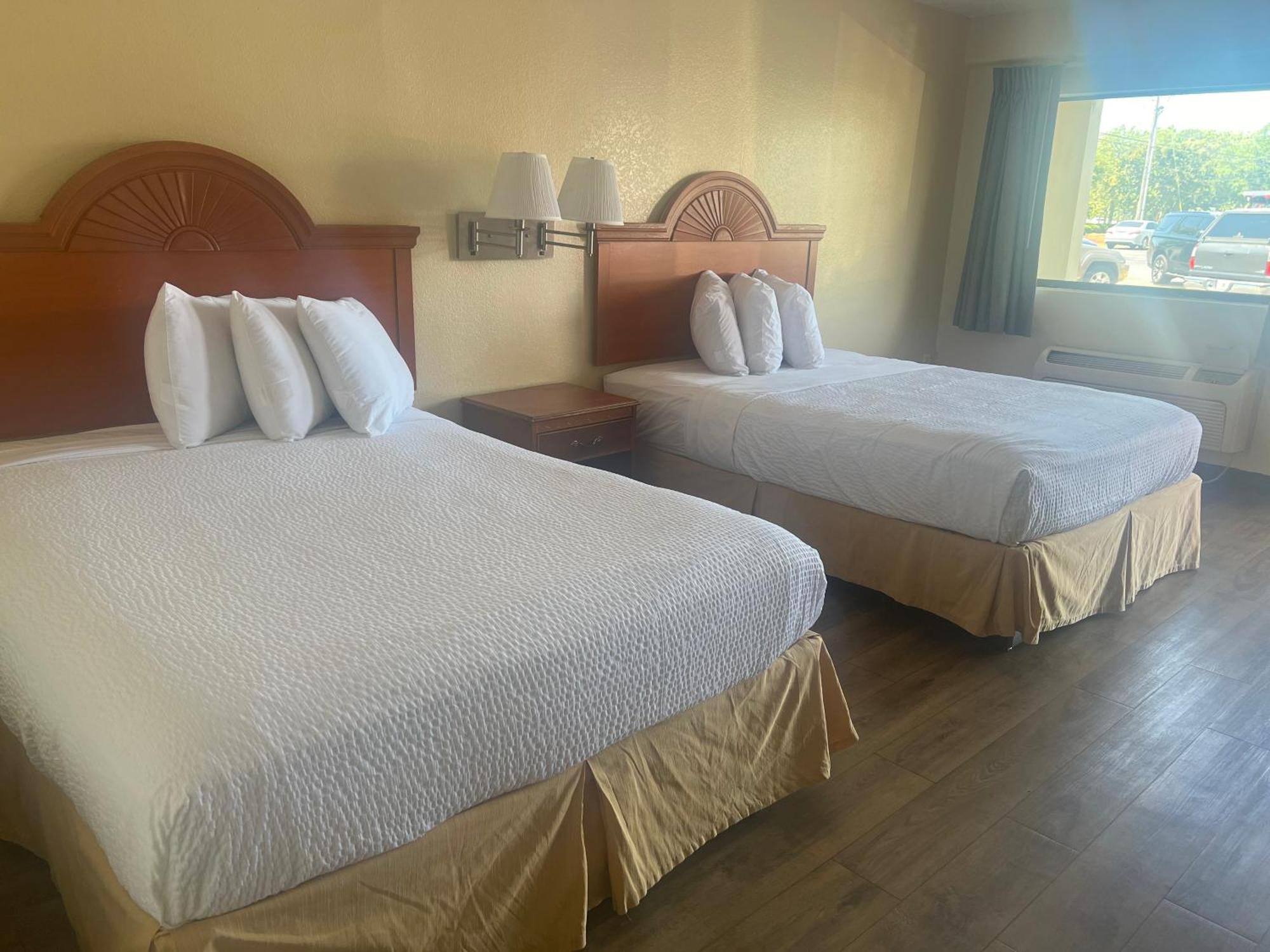 Hole Inn The Wall Hotel - Fort Walton Beach - Sunset Plaza - Nearby Beaches & Hurlburt Екстериор снимка