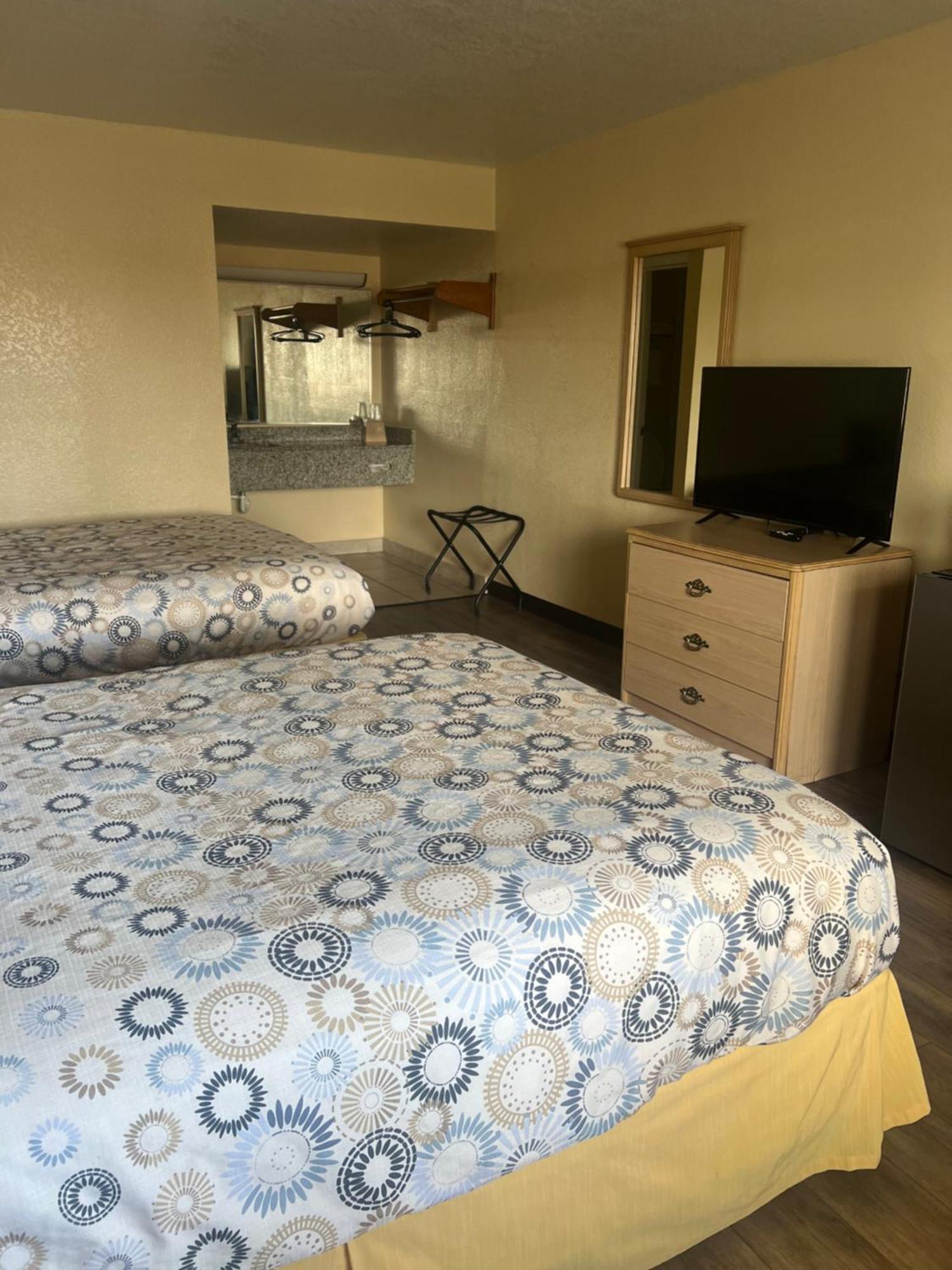 Hole Inn The Wall Hotel - Fort Walton Beach - Sunset Plaza - Nearby Beaches & Hurlburt Екстериор снимка