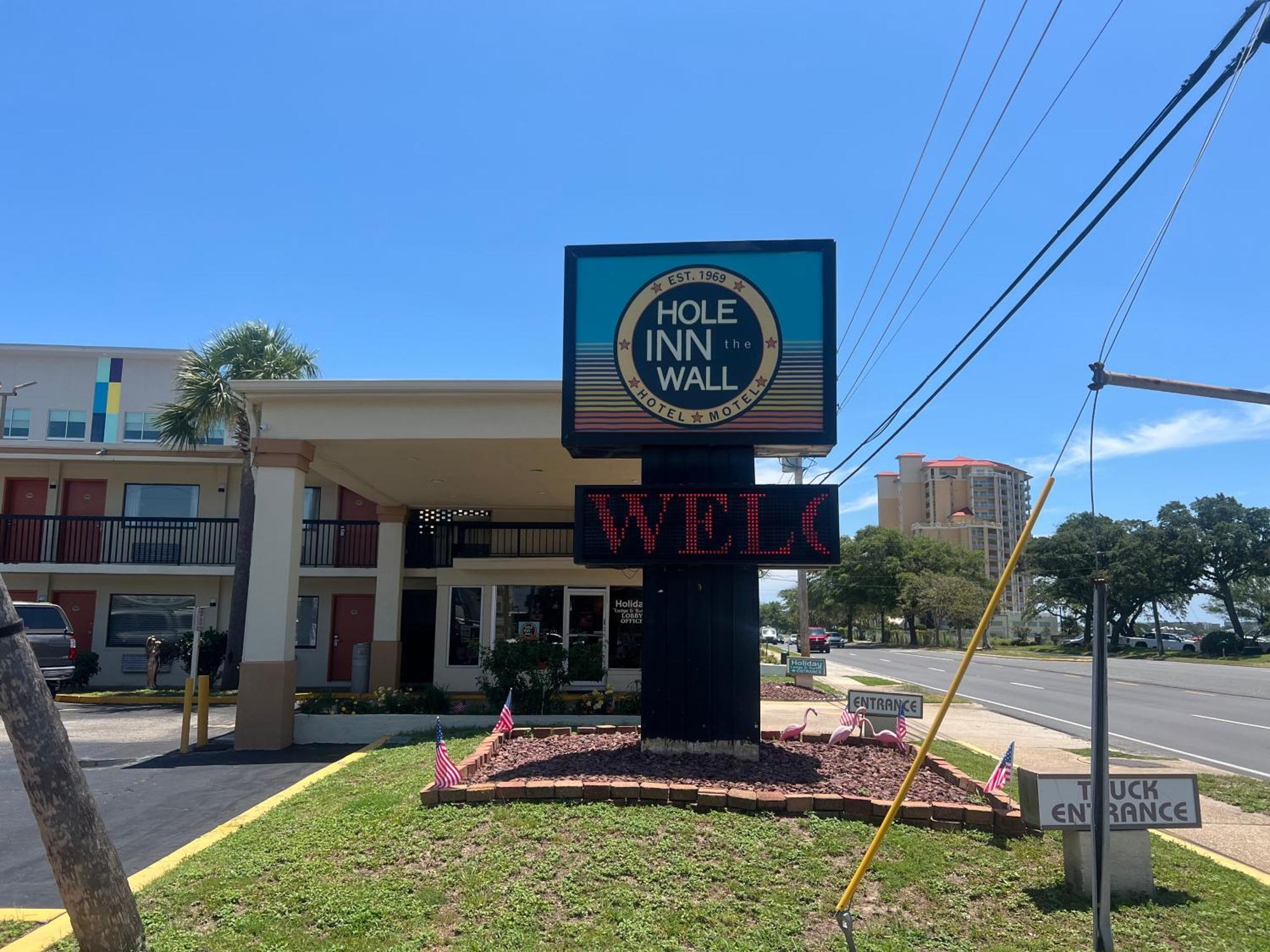 Hole Inn The Wall Hotel - Fort Walton Beach - Sunset Plaza - Nearby Beaches & Hurlburt Екстериор снимка