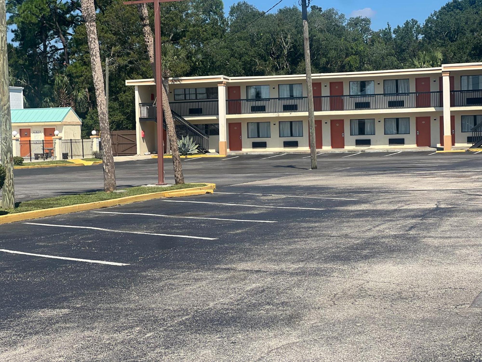 Hole Inn The Wall Hotel - Fort Walton Beach - Sunset Plaza - Nearby Beaches & Hurlburt Екстериор снимка