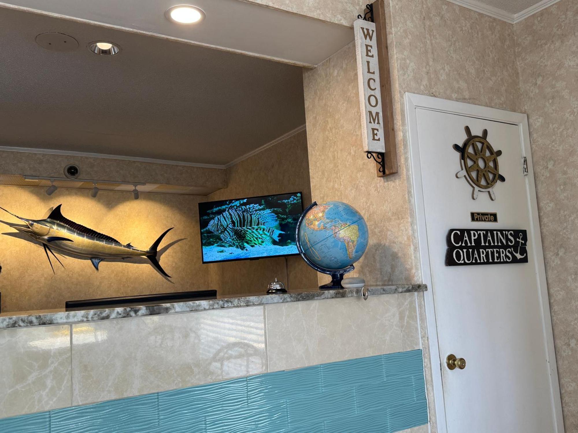 Hole Inn The Wall Hotel - Fort Walton Beach - Sunset Plaza - Nearby Beaches & Hurlburt Екстериор снимка