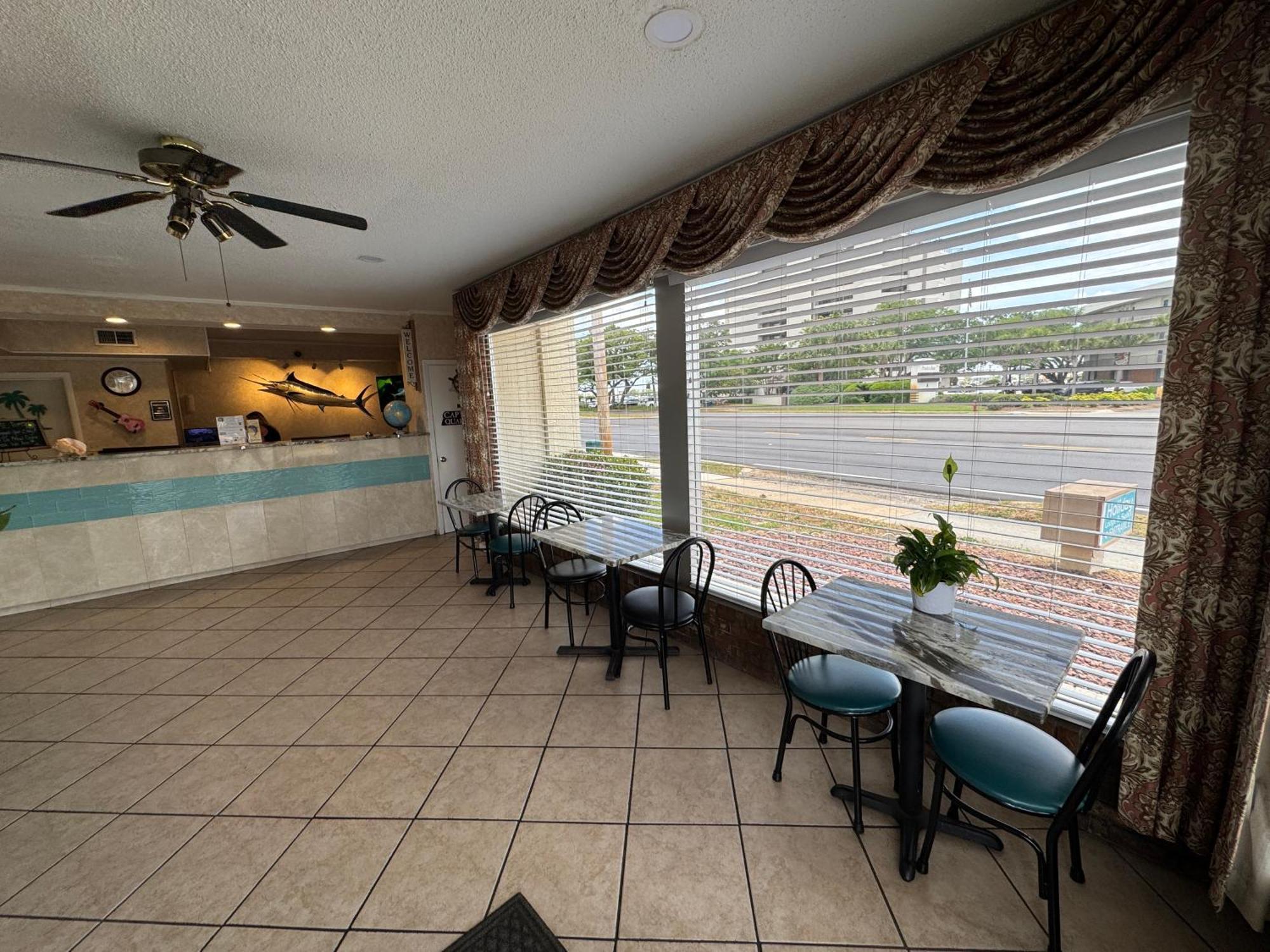 Hole Inn The Wall Hotel - Fort Walton Beach - Sunset Plaza - Nearby Beaches & Hurlburt Екстериор снимка