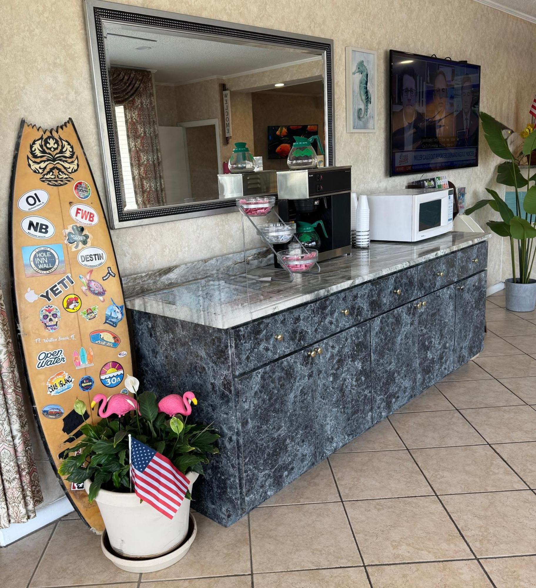Hole Inn The Wall Hotel - Fort Walton Beach - Sunset Plaza - Nearby Beaches & Hurlburt Екстериор снимка