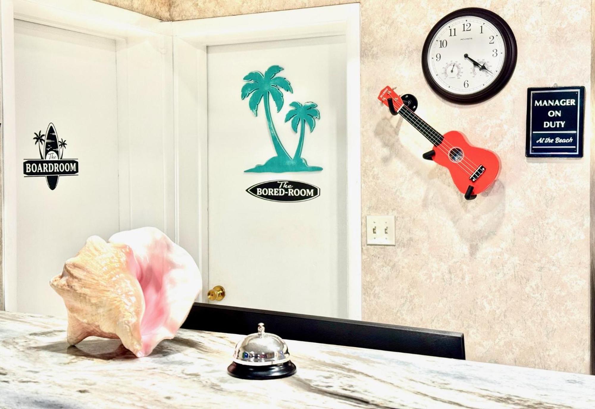 Hole Inn The Wall Hotel - Fort Walton Beach - Sunset Plaza - Nearby Beaches & Hurlburt Екстериор снимка