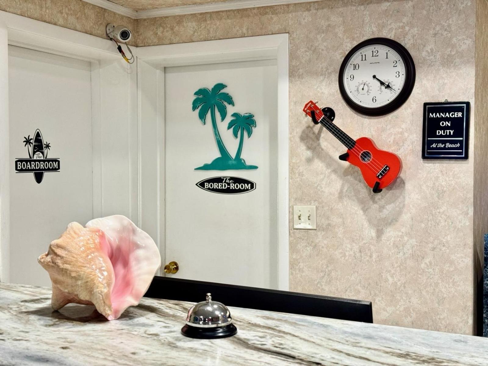 Hole Inn The Wall Hotel - Fort Walton Beach - Sunset Plaza - Nearby Beaches & Hurlburt Екстериор снимка
